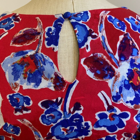 Plunging V neck floral dress - Picture 5 of 12